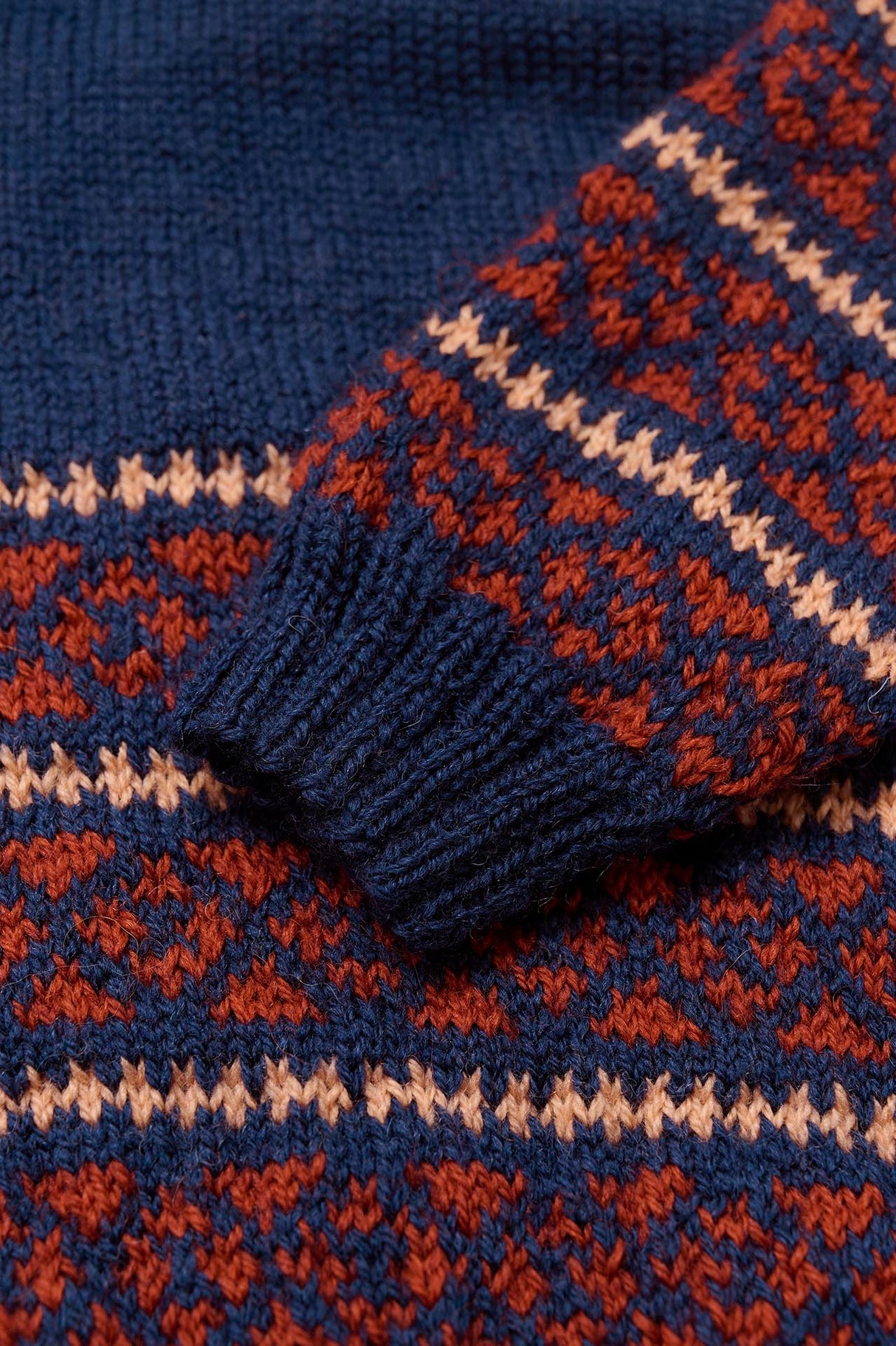 Mønsterstrikket bluse