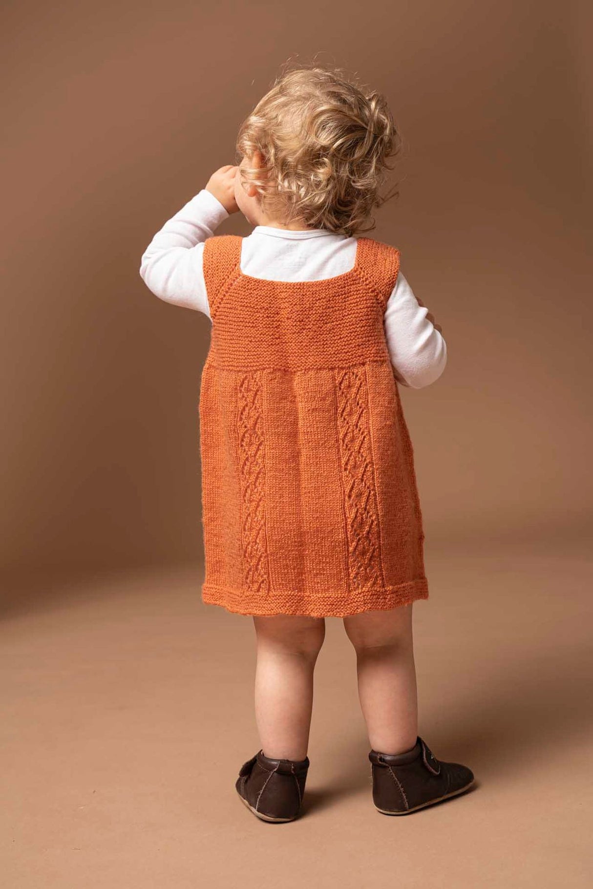 Spencerkjole med diskret hulmønster