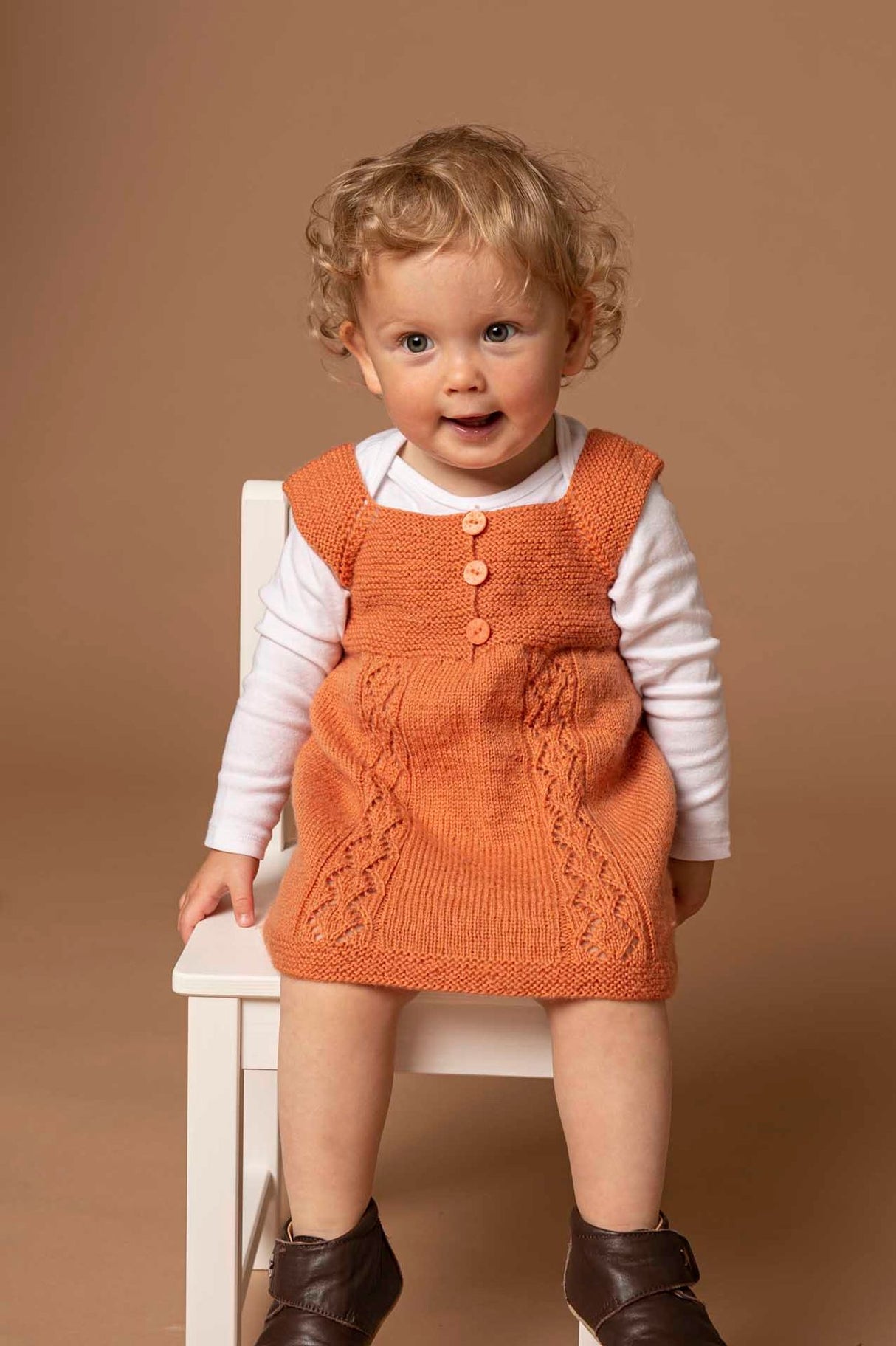 Spencerkjole med diskret hulmønster