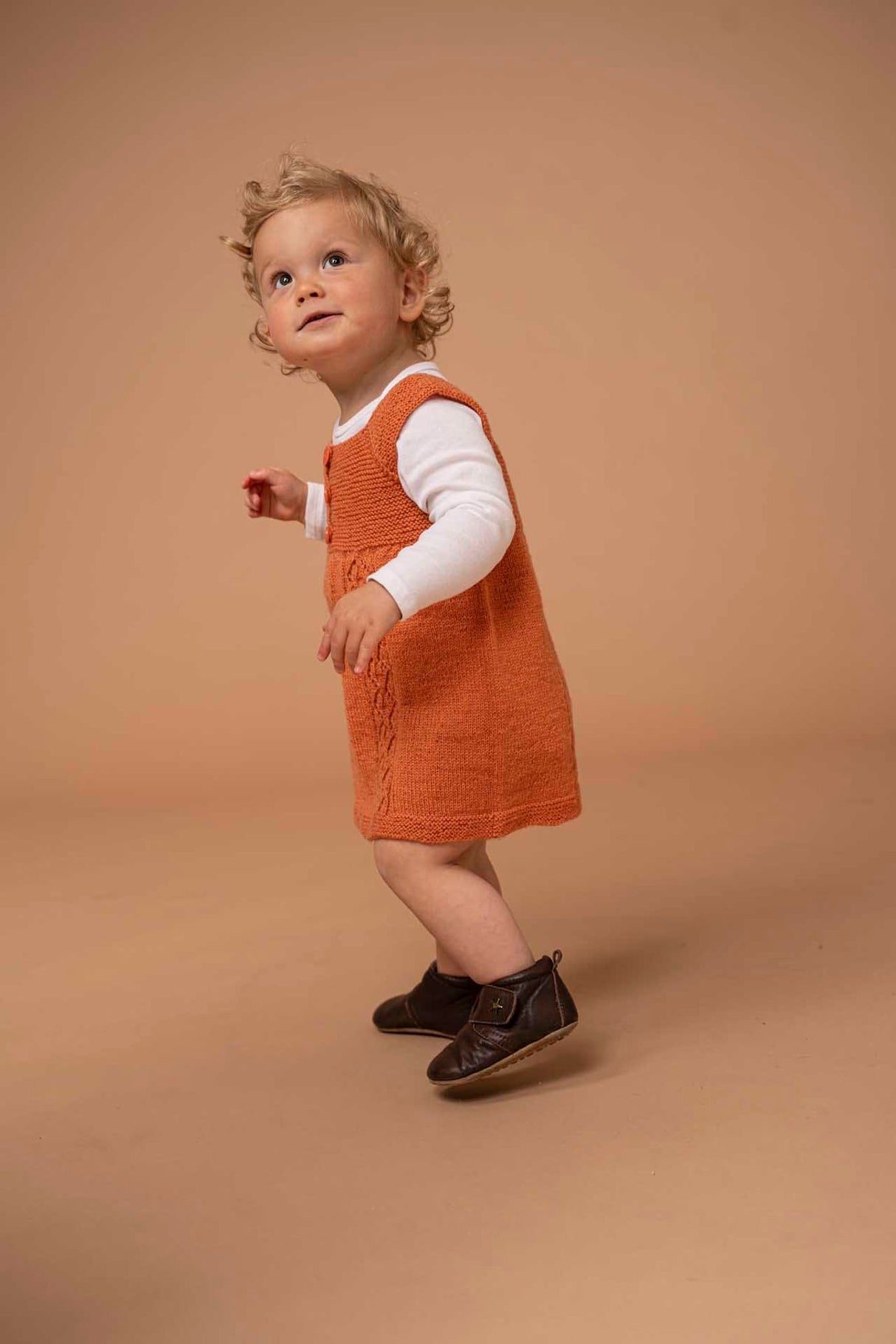 Spencerkjole med diskret hulmønster