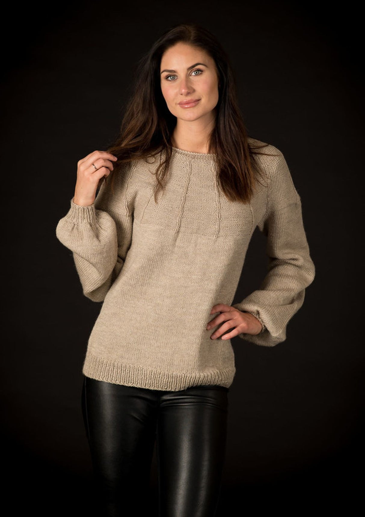 Sweater med ballonærmer/alm. ærmer