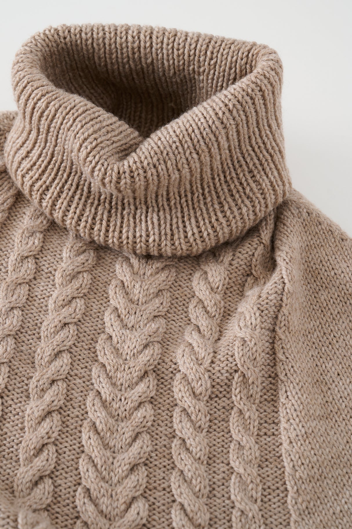 Poncho med ærmer Opskrift