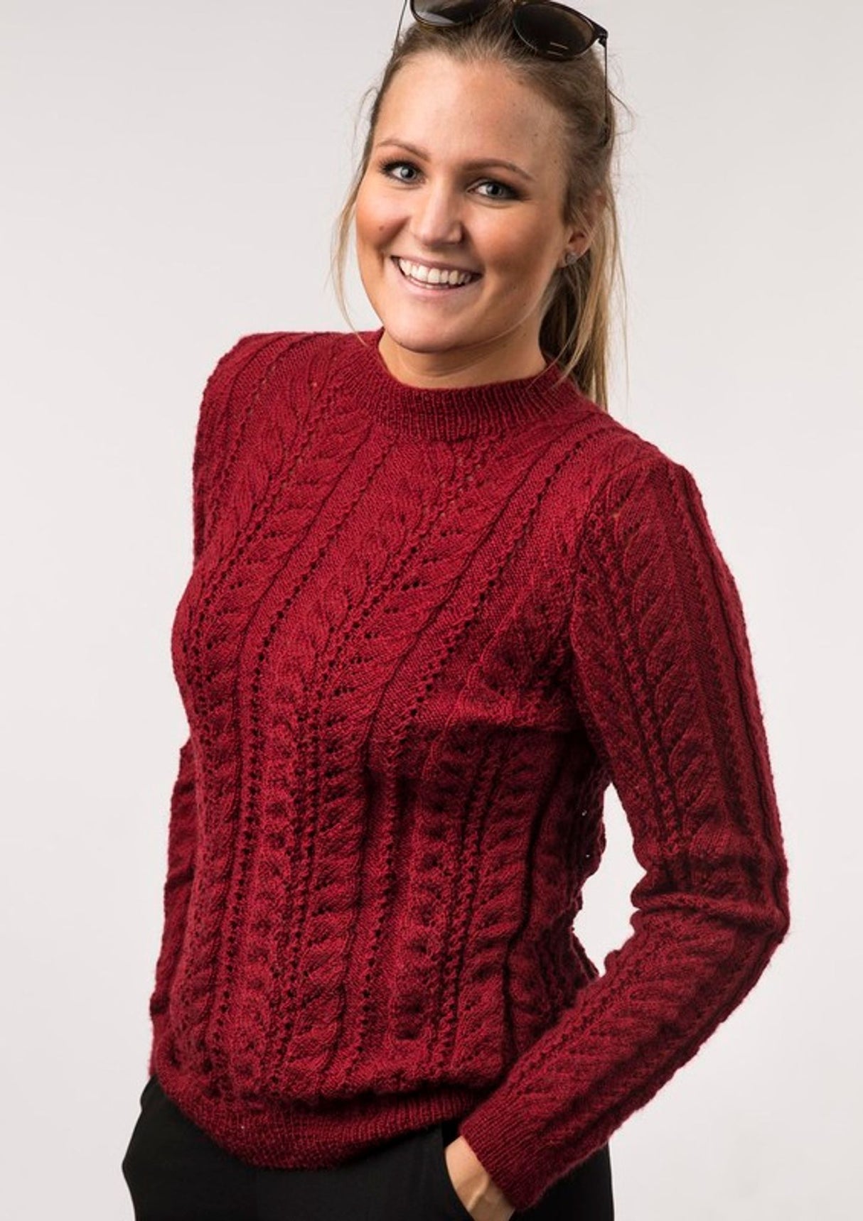 Hulmønstret sweater