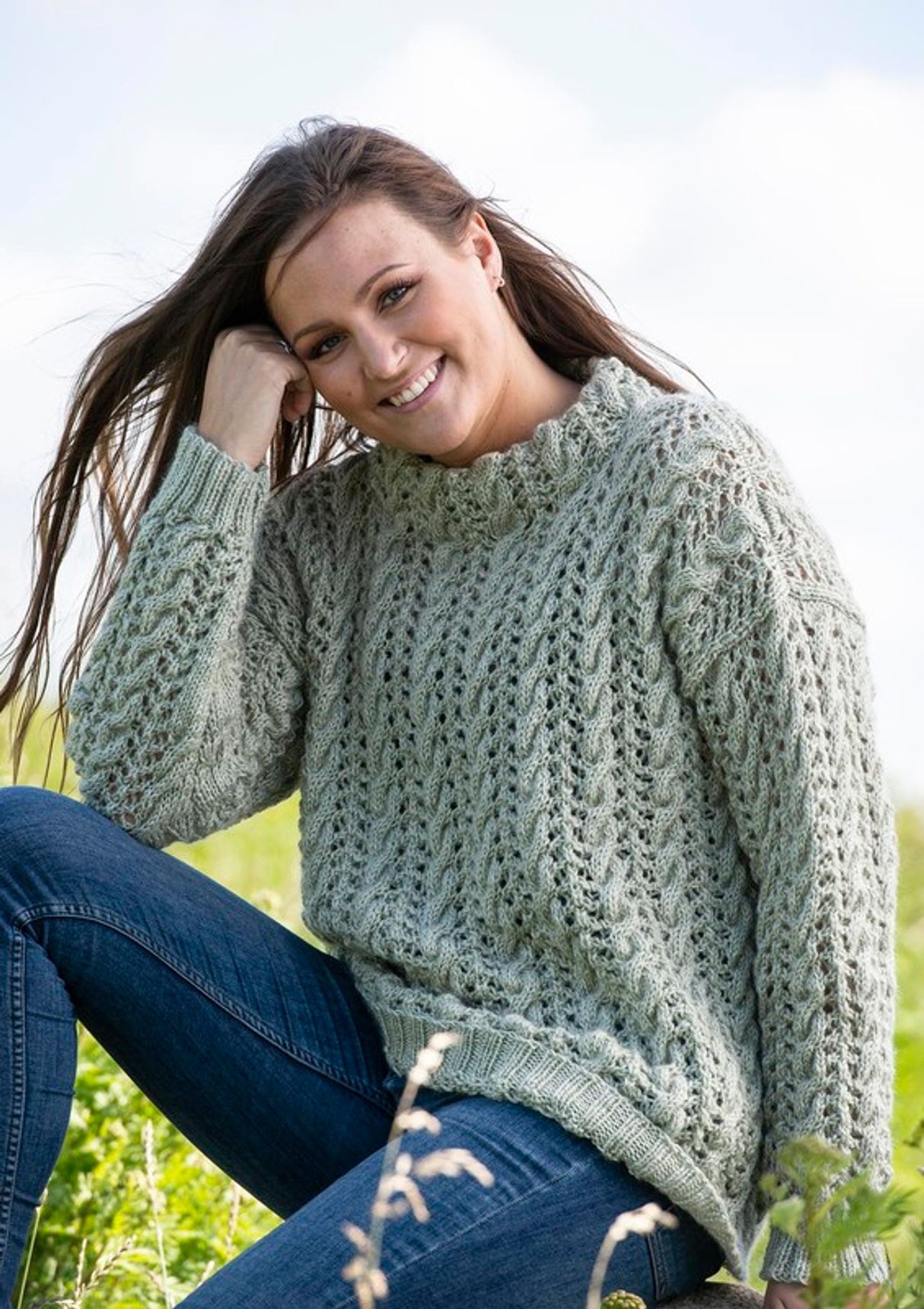 Sweater med hulmønster og snoninger