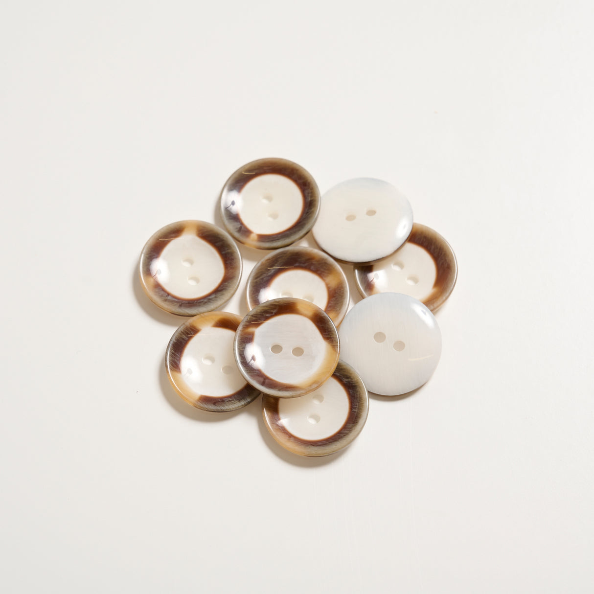 Mayflower Create Knapper - 2-Huls Med Kant (8 stk.)