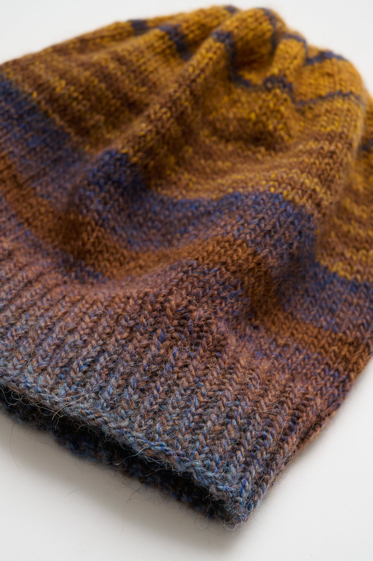 Hue med drejet rib Opskrift