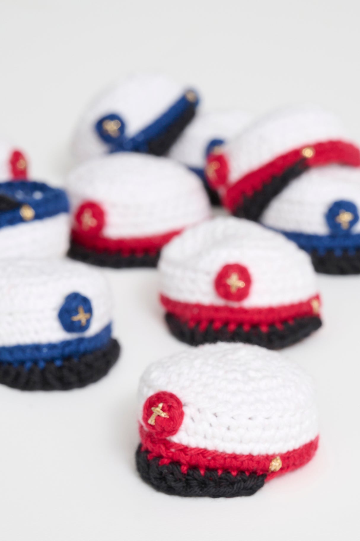 Små studenterhuer til bord