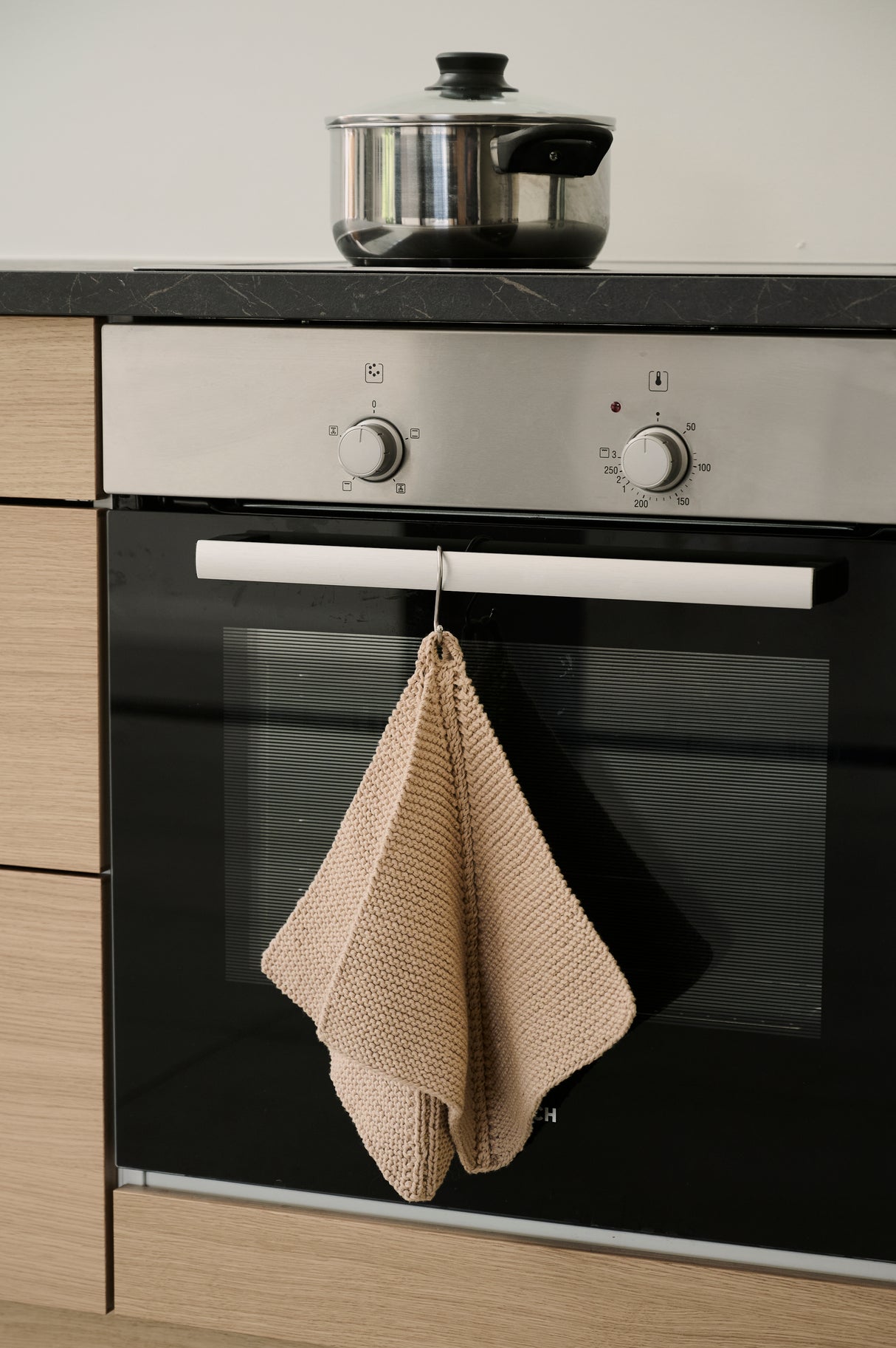 Dominostrikkede grydelapper