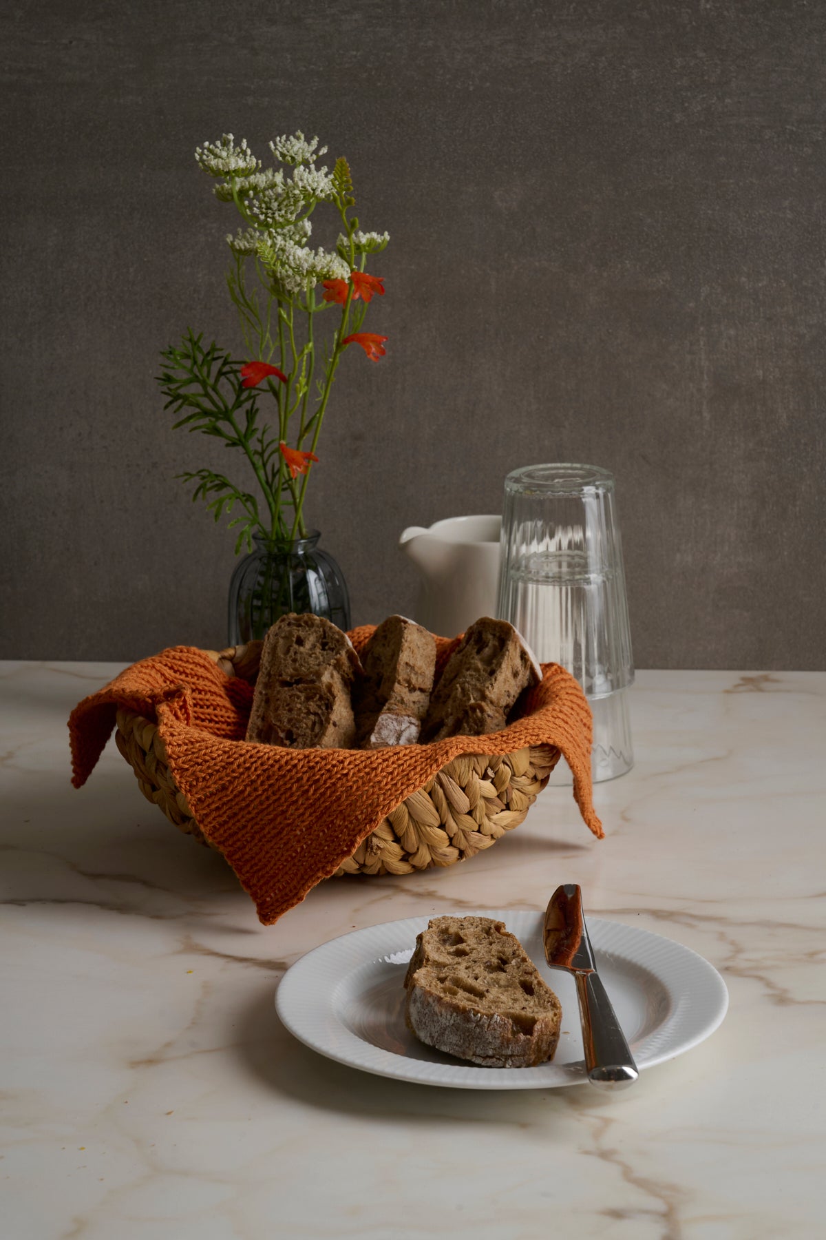 Ribstrikket brødserviet