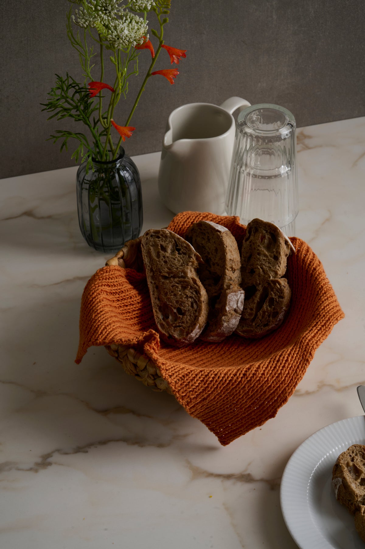 Ribstrikket brødserviet