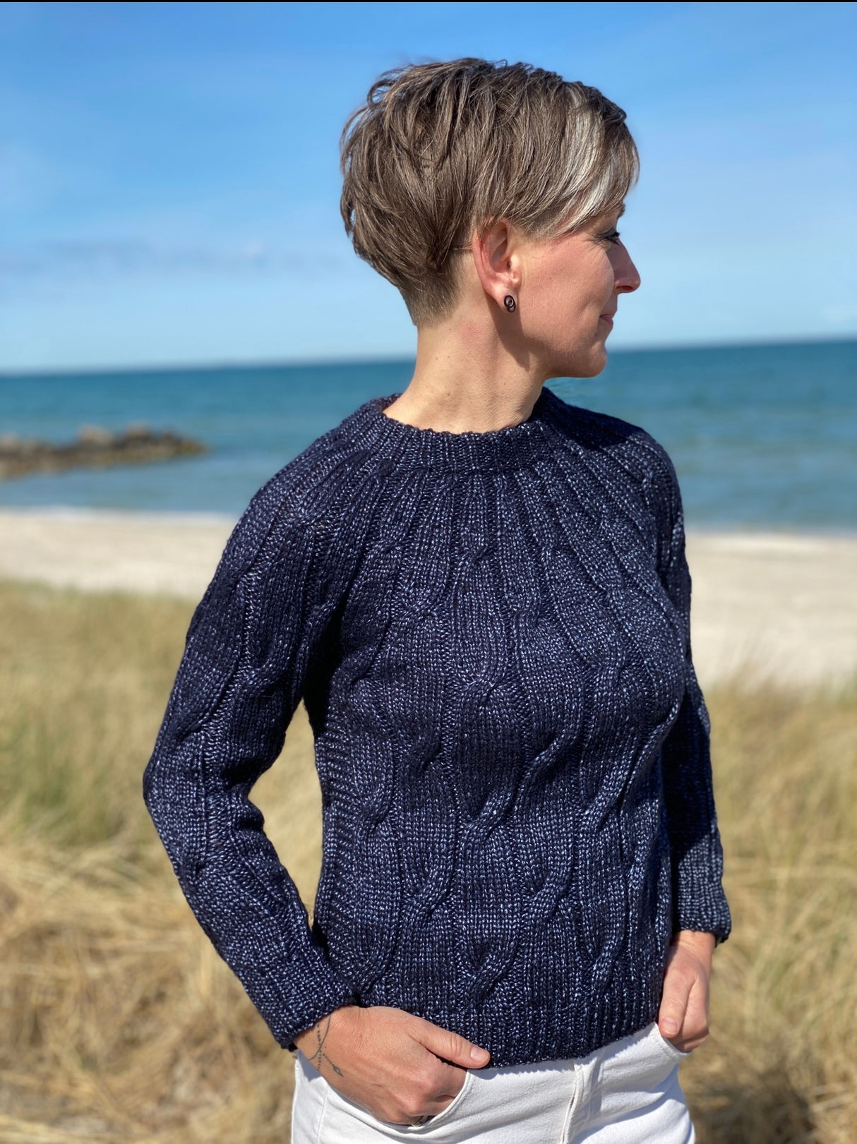 FR39b - Sweater med brede snoninger - Aspen Style Opskrift