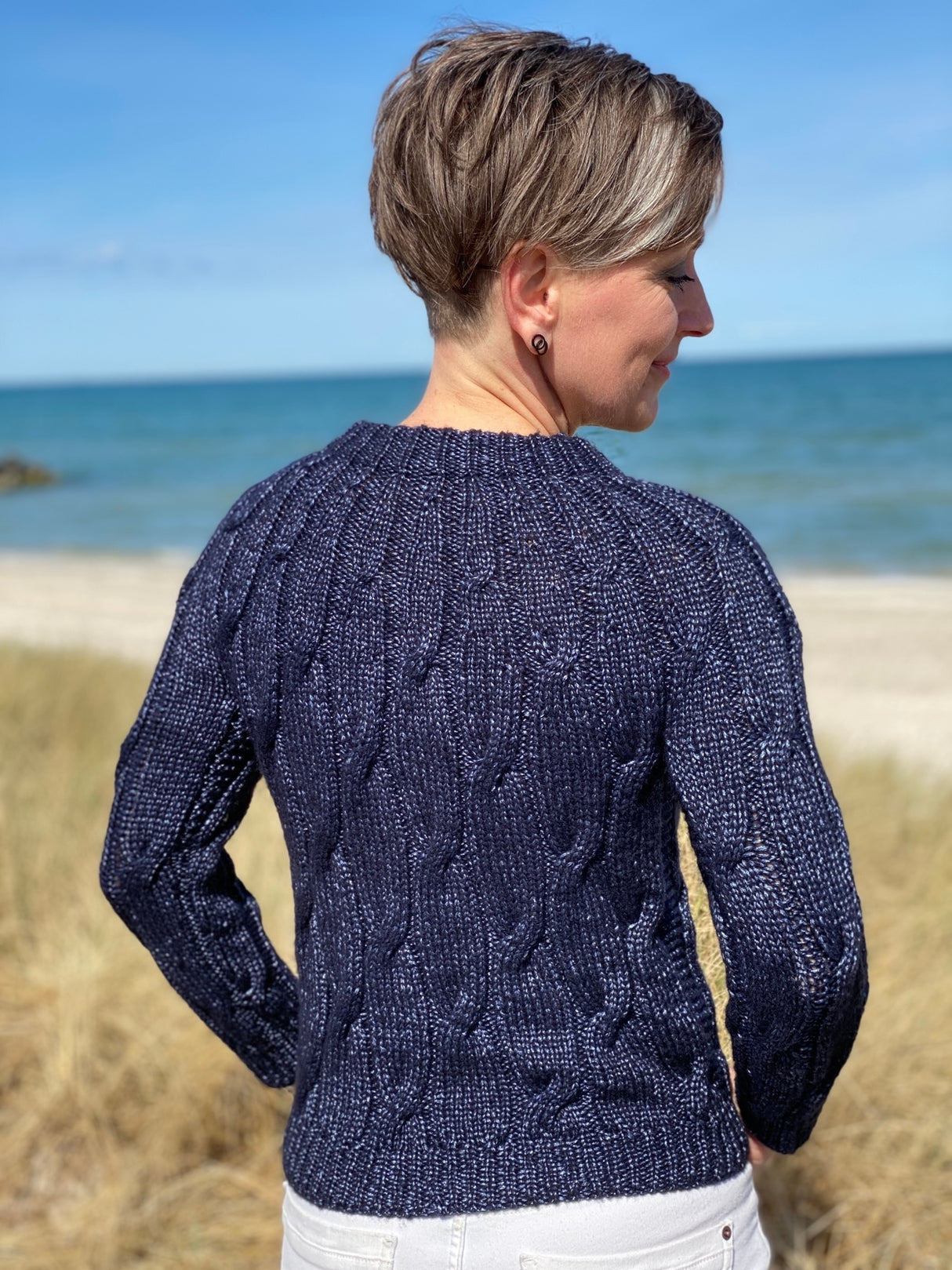 FR39b - Sweater med brede snoninger - Aspen Style Opskrift