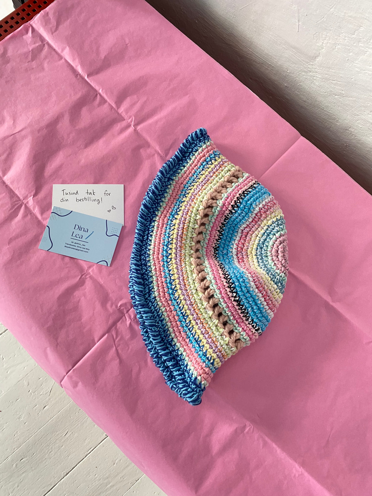 Bøllehat med hulmønster