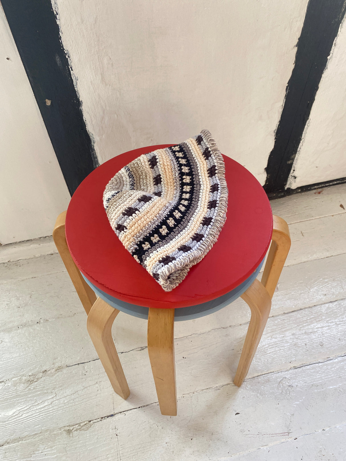 Bøllehat med grafisk mønster