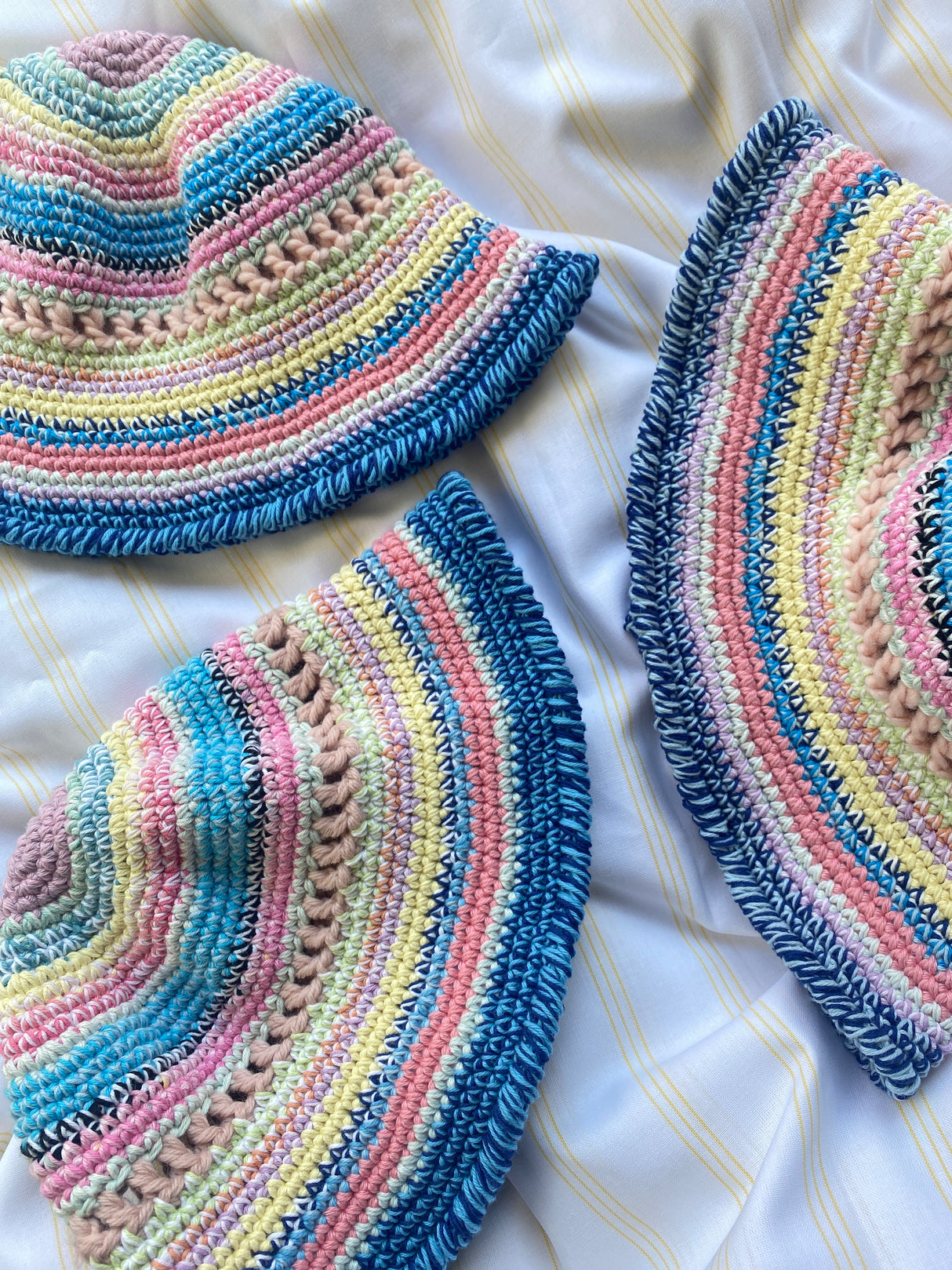 Bøllehat med hulmønster