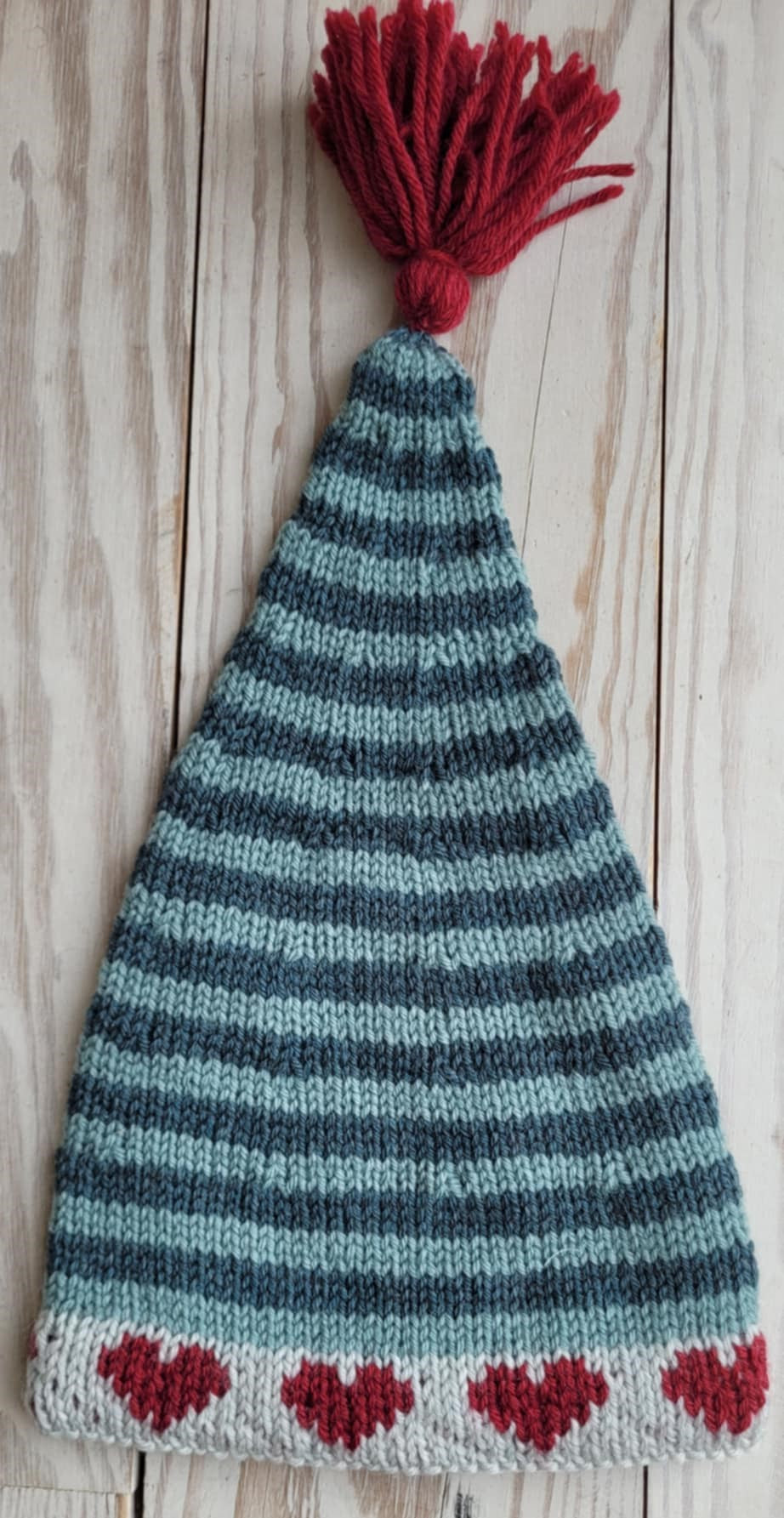 LF18 - Stribet nissehue med hjerterbort