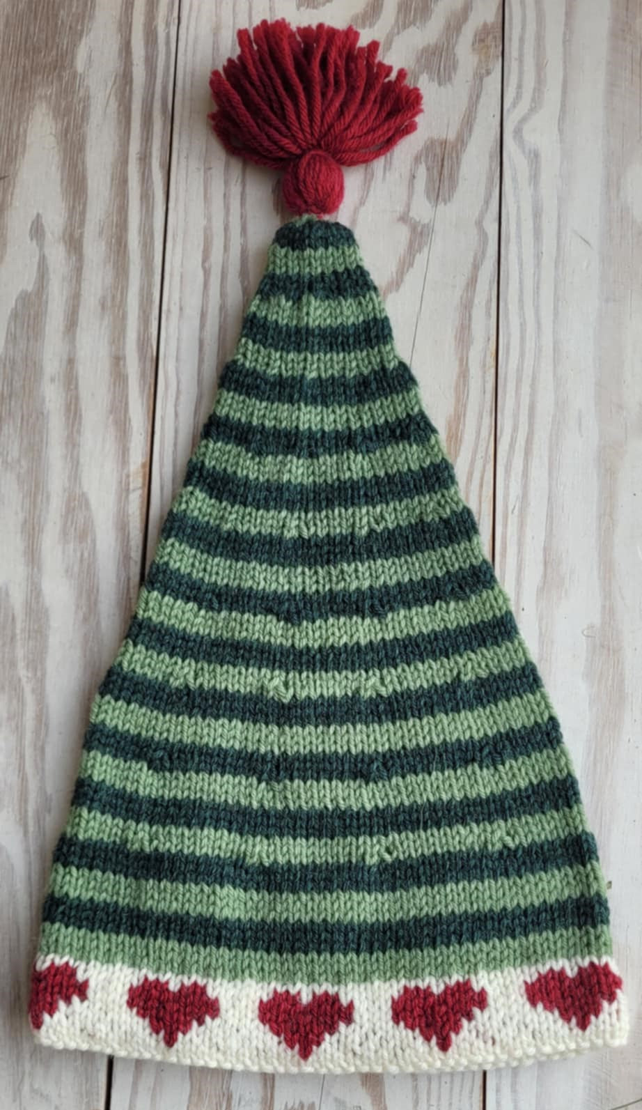 LF18 - Stribet nissehue med hjerterbort