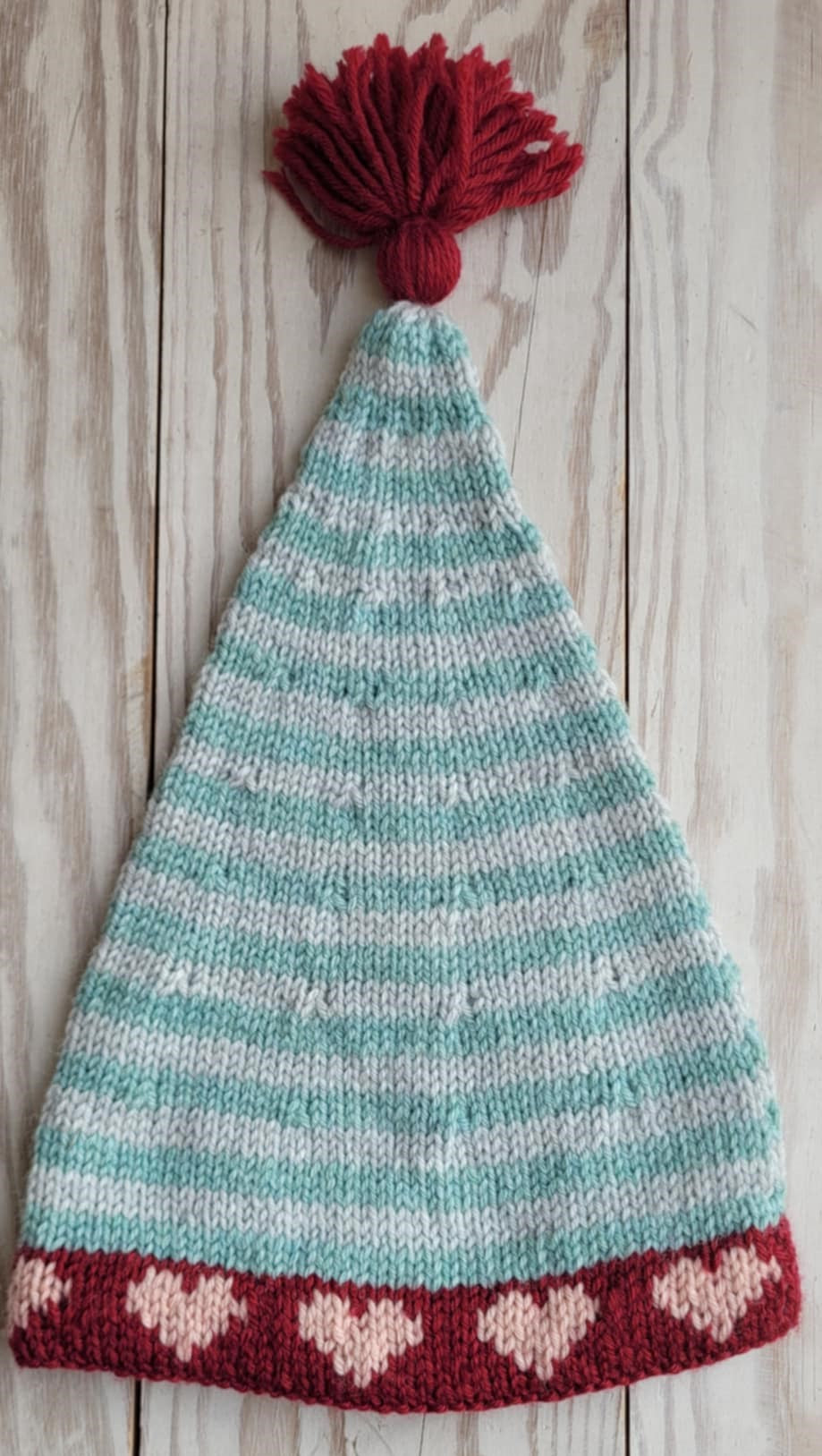 LF18 - Stribet nissehue med hjerterbort