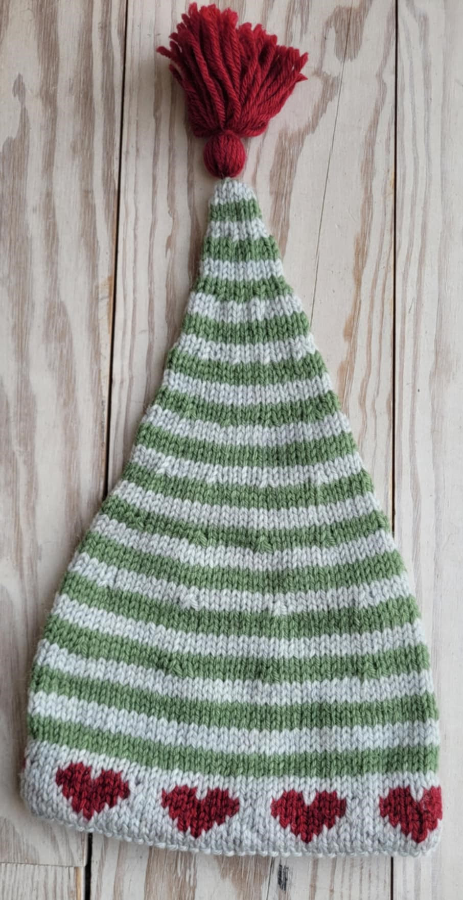 LF18 - Stribet nissehue med hjerterbort