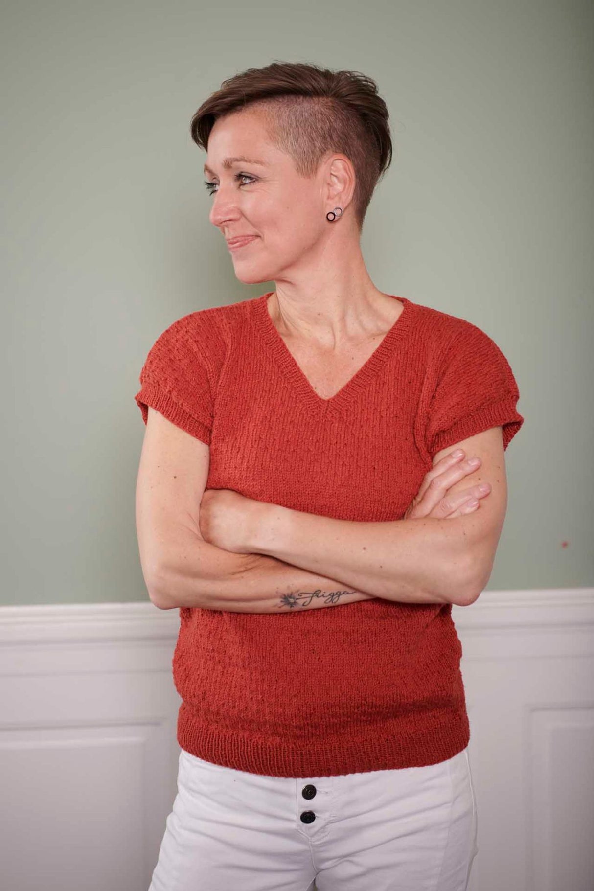 FR4 - T-shirt med V-hals