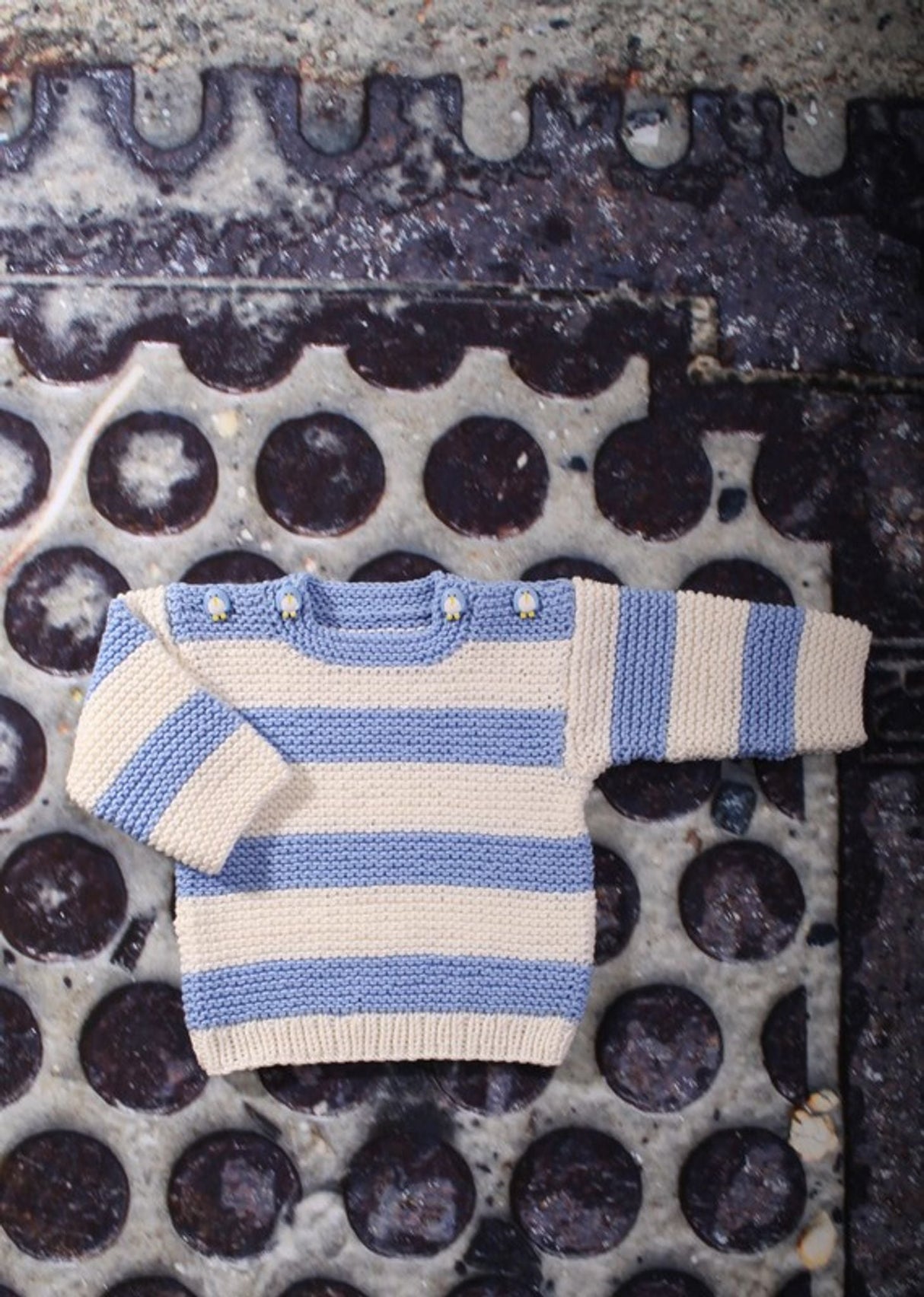 Stribet bluse i retstrik