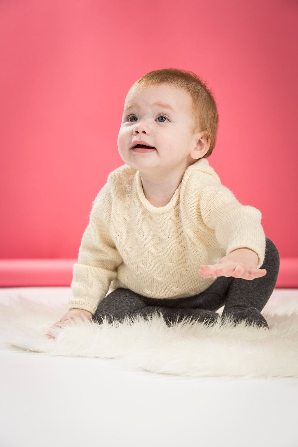 Babysweater med små snoninger