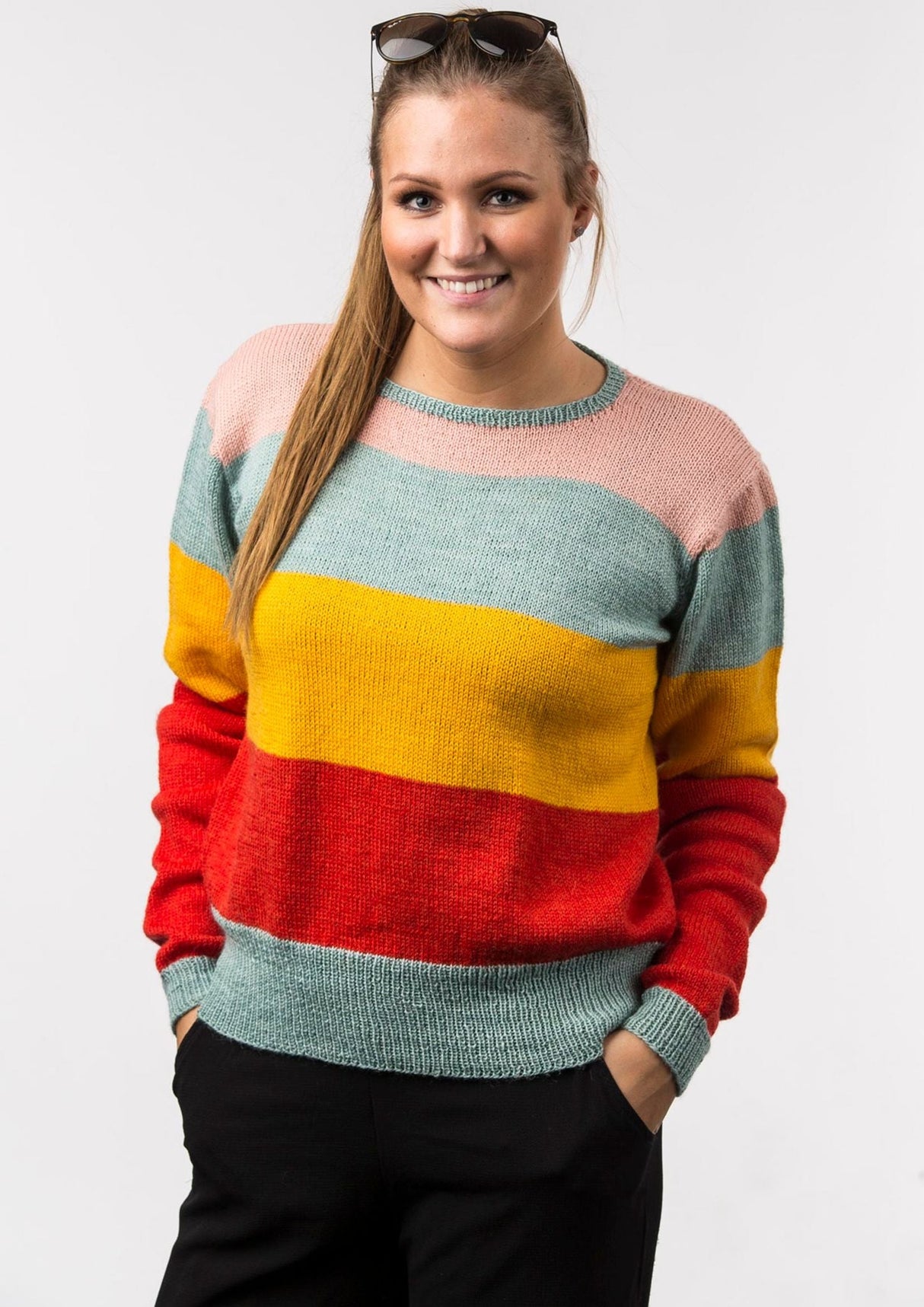 Stribet bluse i fire farver