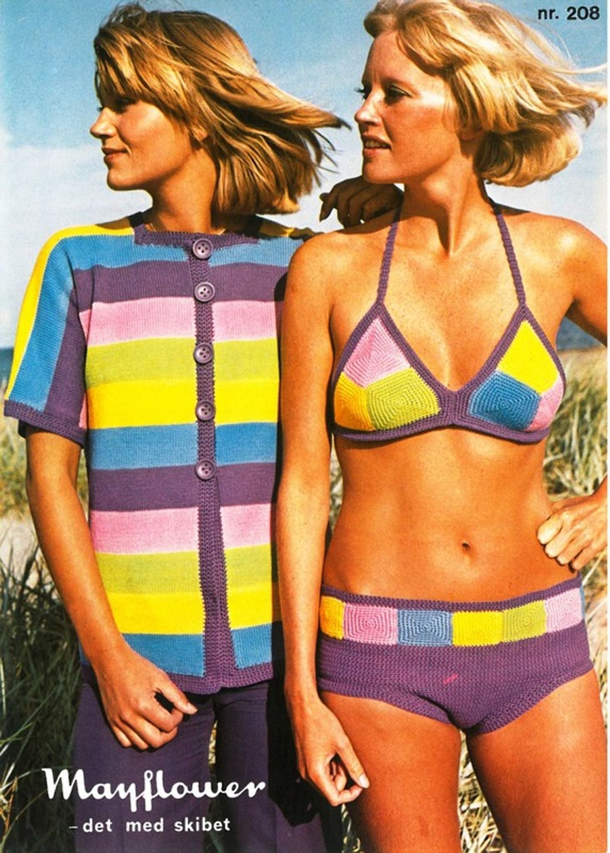 Strikket strandjakke og bikini