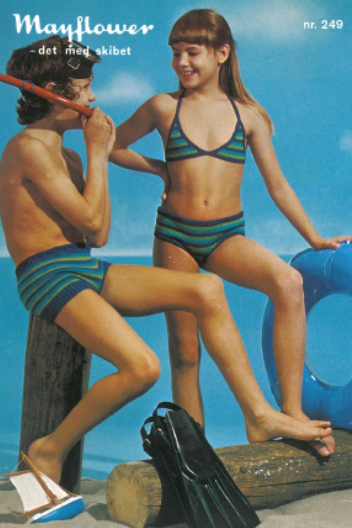 Strikkede badeshorts og bikini