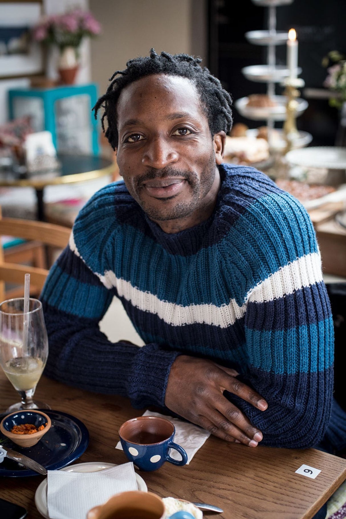 Herresweater i rib