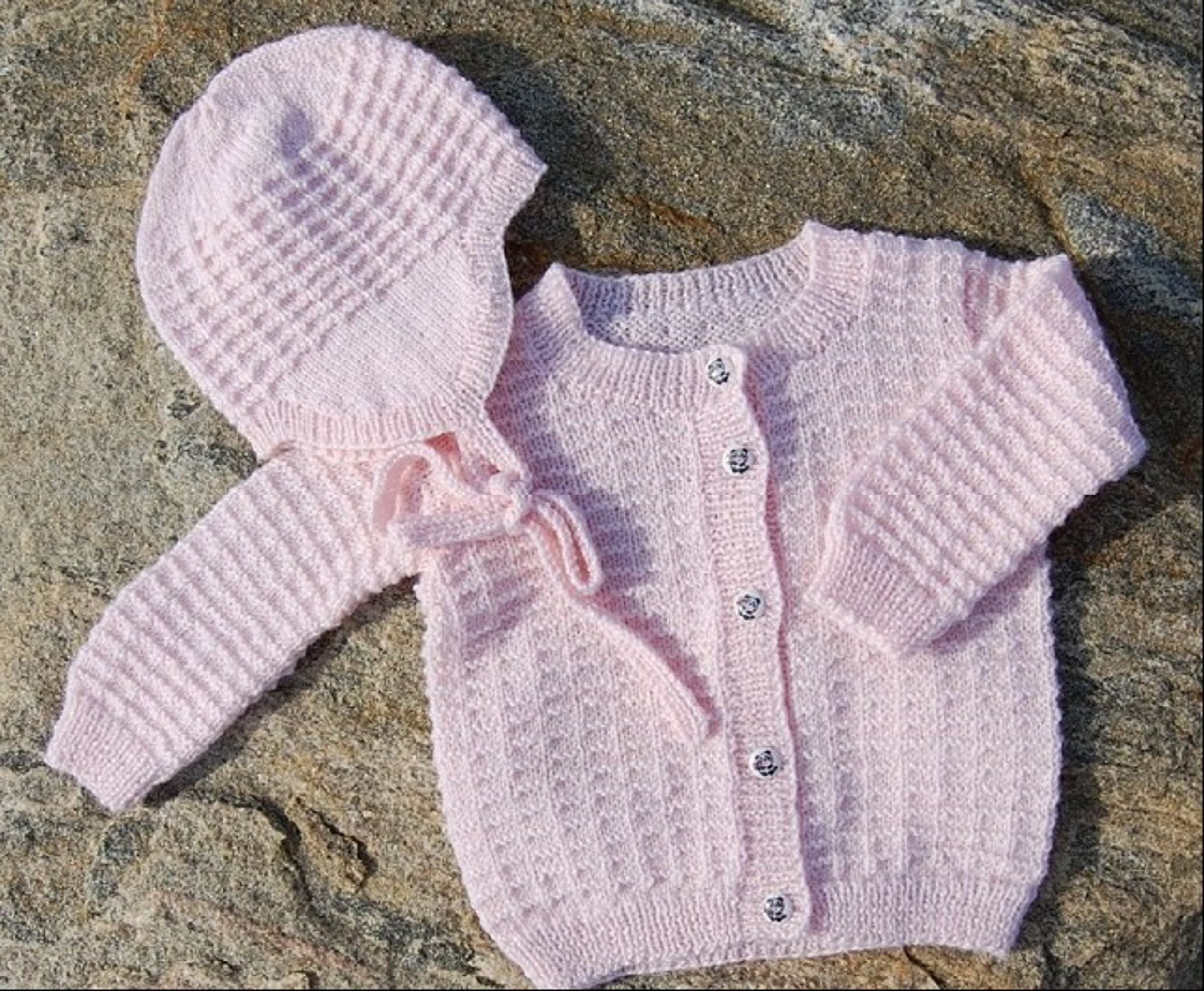 Babycardigan I Strik F Strikkeopskrift P Cardigan Til Babyer Her Babycardigan I Strik F Strikkeopskrift P Cardigan Til Babyer Her
