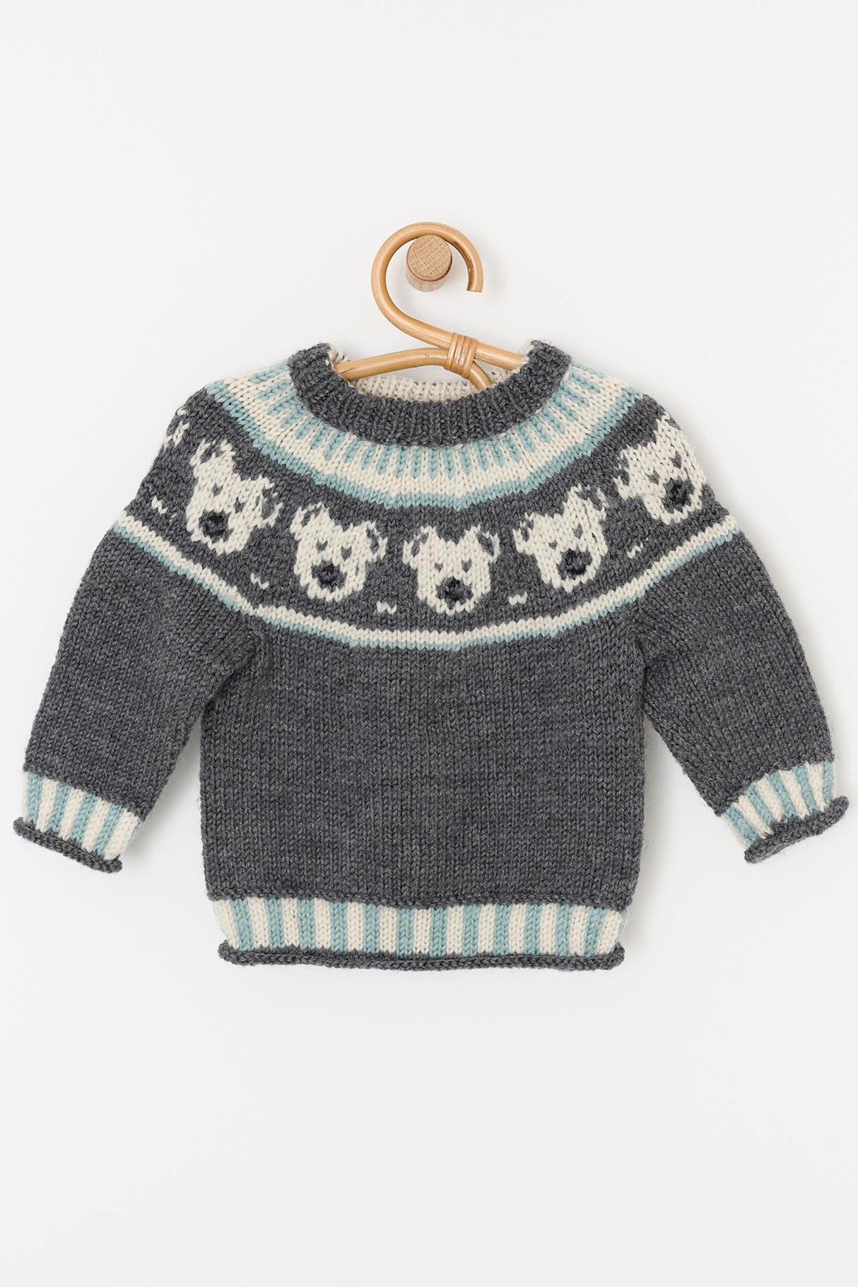 Sweater med bamsemønster i bærestykket