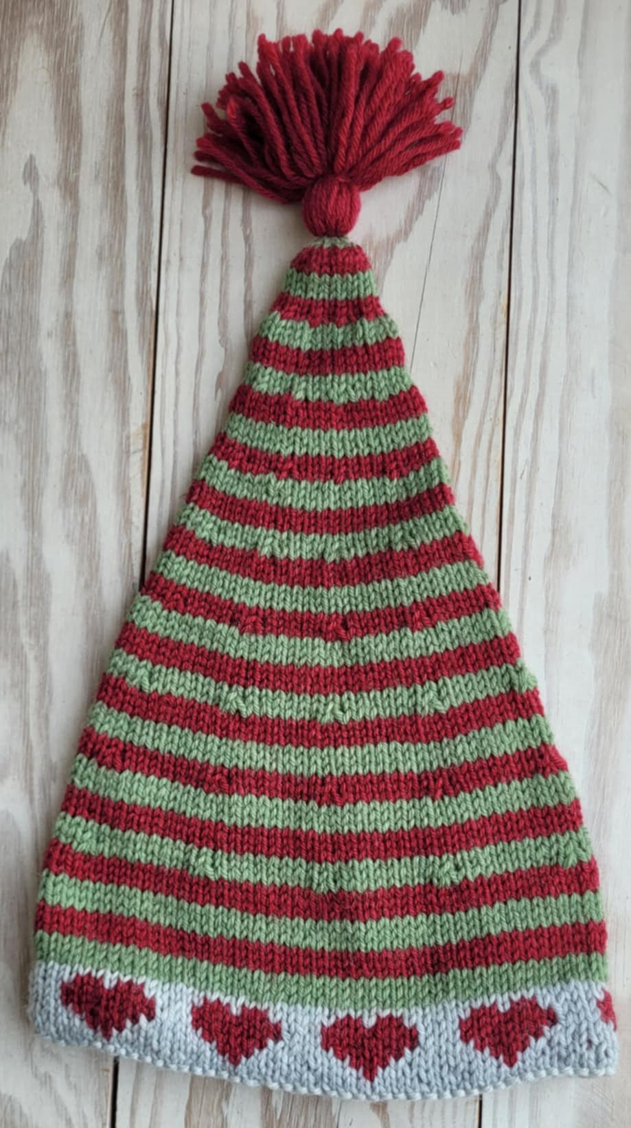 LF18 - Stribet nissehue med hjerterbort