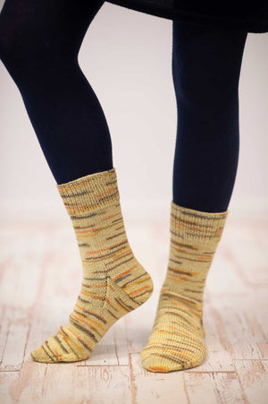 Simple strømper i Honeybee Print Opskrift