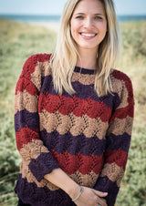 Damesweater med striber og hulmønster