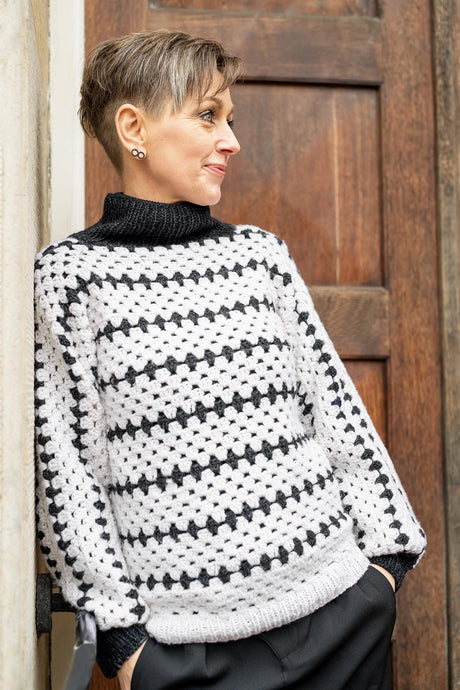 FR36 - Granny stripe sweater med rullekrave