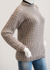 Hæklet sweater med strikkede kanter
