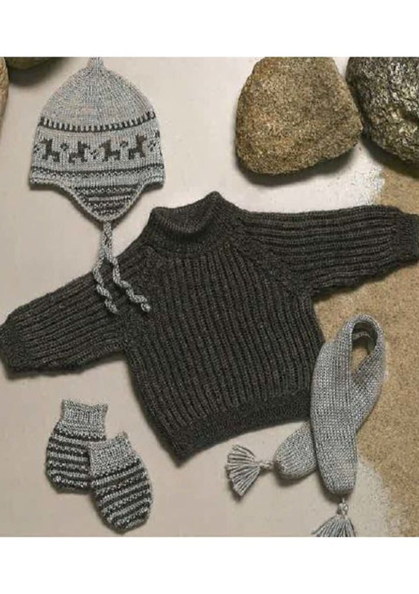 Strikket retrosæt til baby med sweater, hue, tørklæde og vanter